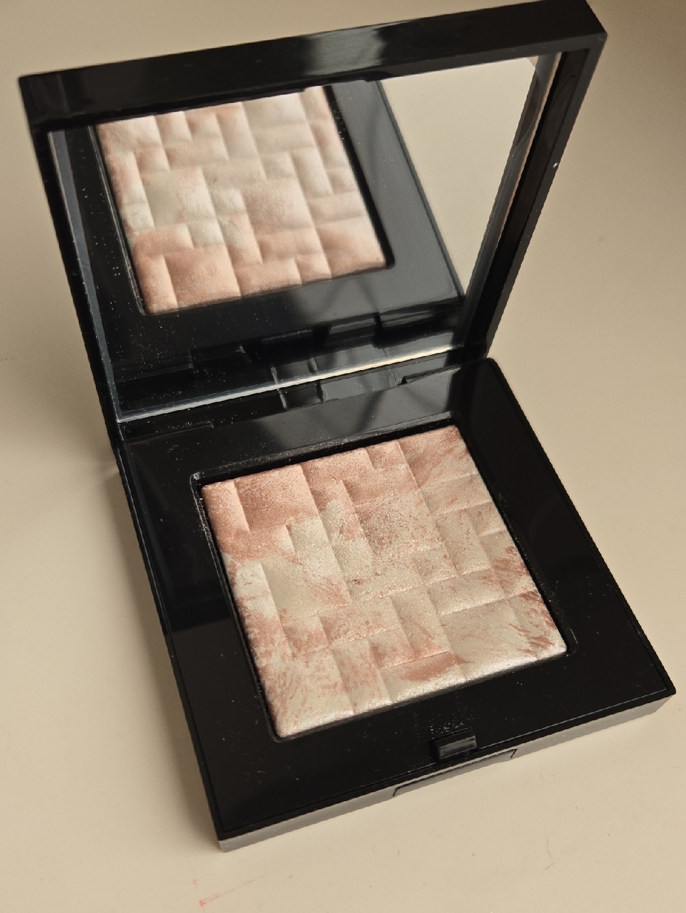 Bobbi Brown Highlighting Powder In Pink Glow Full Size